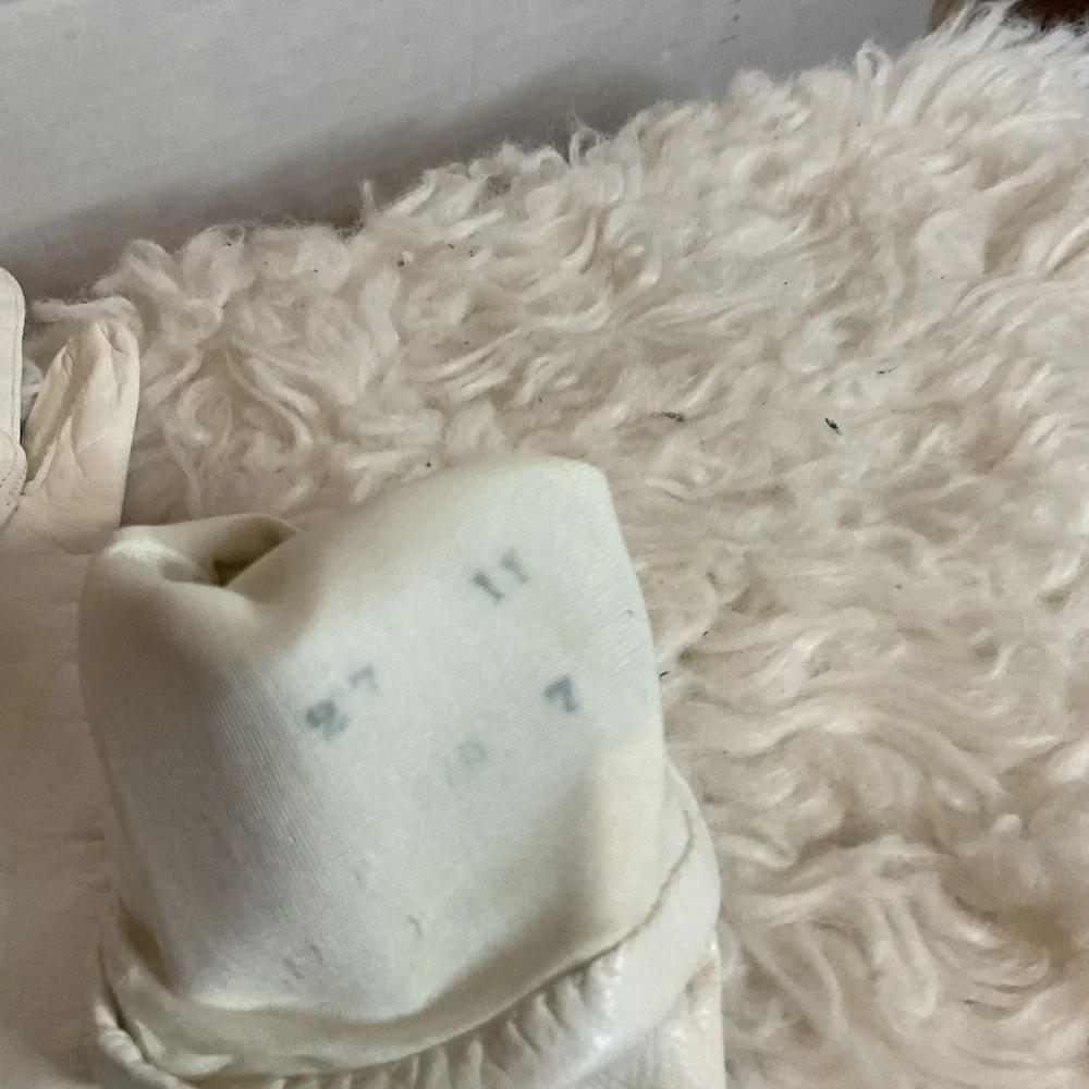 Van Raalte silky smooth white leather vintage mid length gloves 7/ M